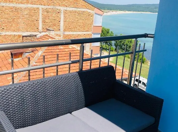 Nikola- Family Отель Приморско