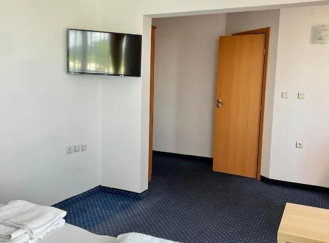 Nikola- Family Hotel